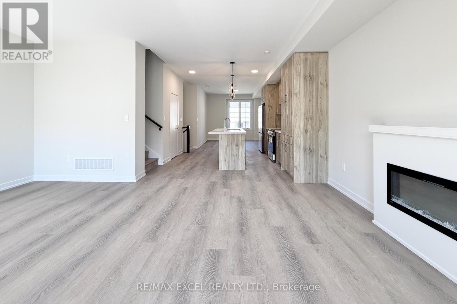 28 Bullata Lane, Richmond Hill, Ontario  L4B 0J6 - Photo 5 - N12980462