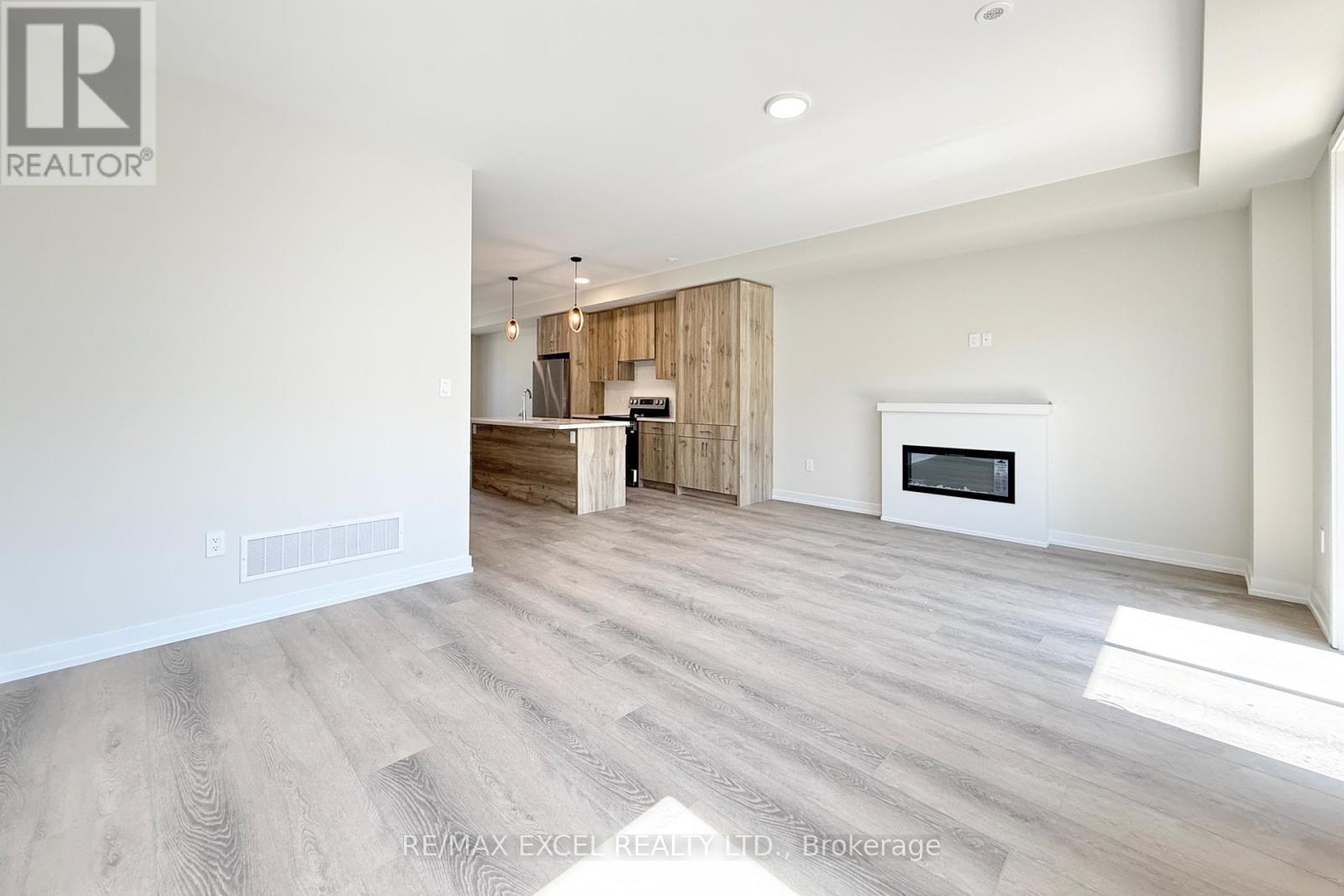 28 Bullata Lane, Richmond Hill, Ontario  L4B 0J6 - Photo 6 - N12980462