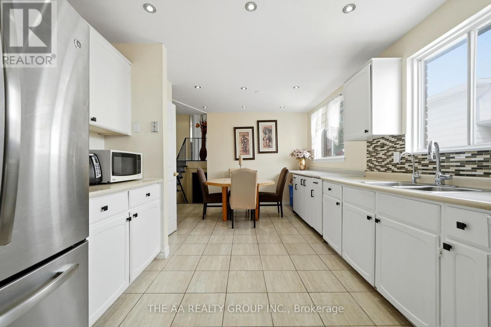 155 Britannia Avenue, Bradford West Gwillimbury, Ontario  L3Z 1A4 - Photo 12 - N12980478