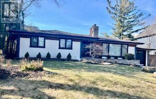 54 Leisure Lane, Richmond Hill, Ontario  L4C 4X1 - Photo 2 - N12977008