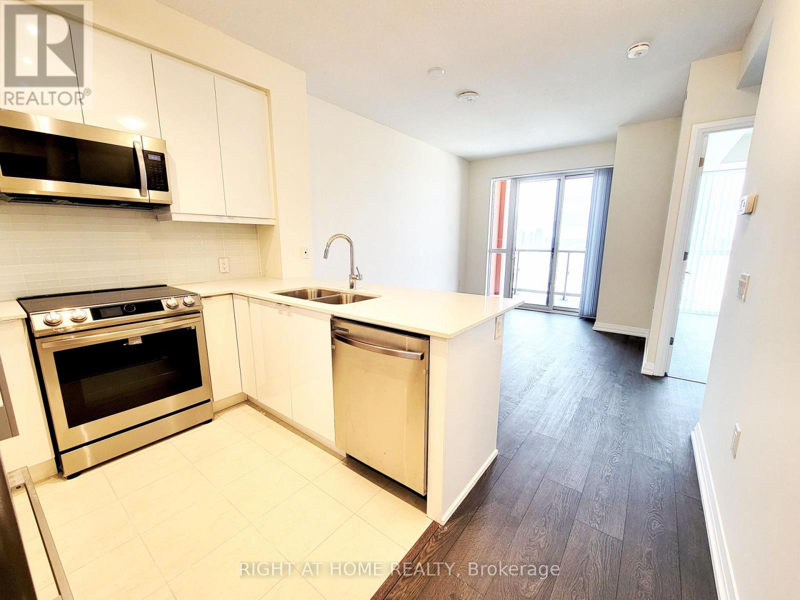 2208 - 50 Thomas Riley Road, Toronto, Ontario  M9B 0C5 - Photo 2 - W12980436