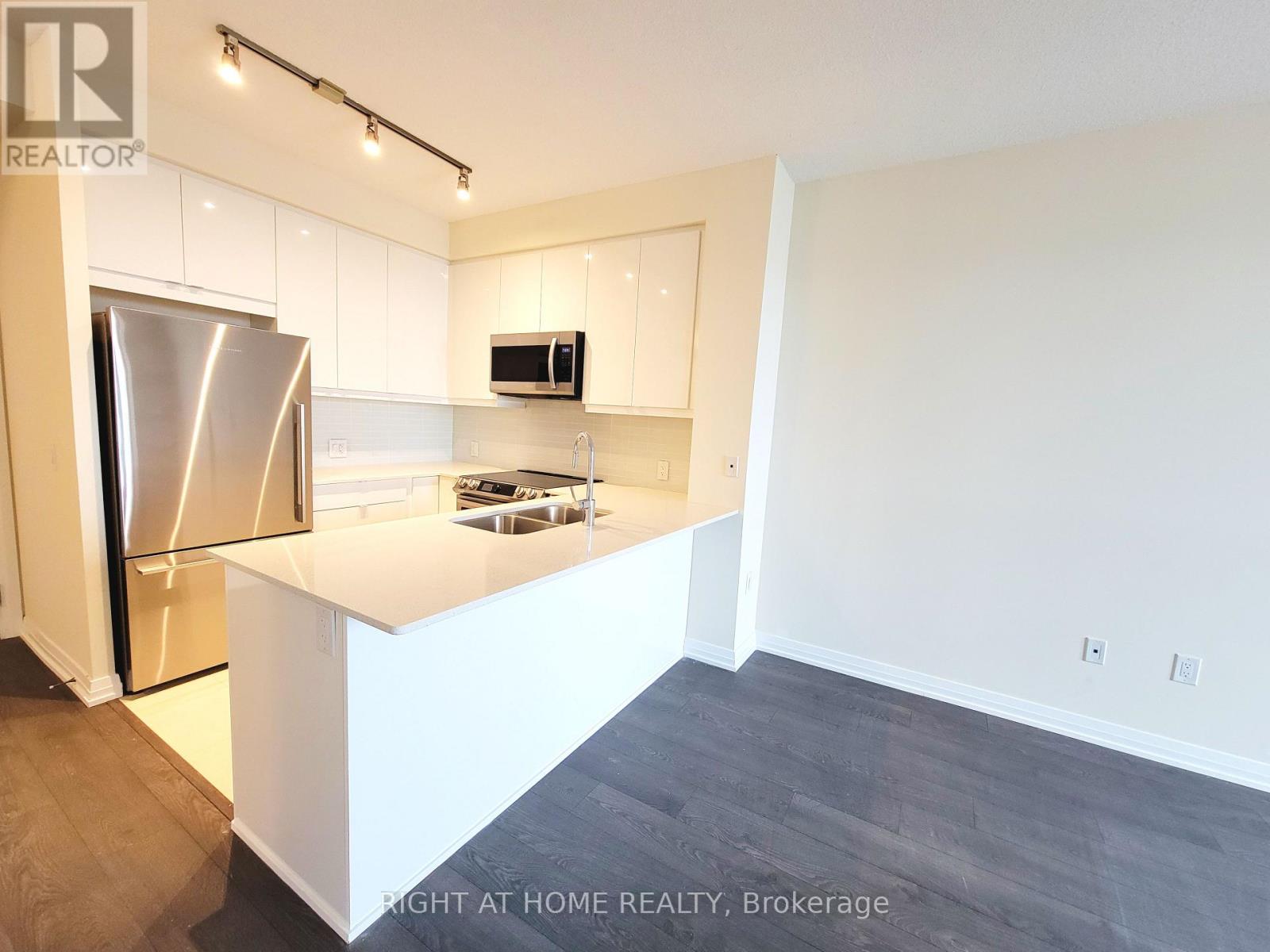 2208 - 50 Thomas Riley Road, Toronto, Ontario  M9B 0C5 - Photo 4 - W12980436