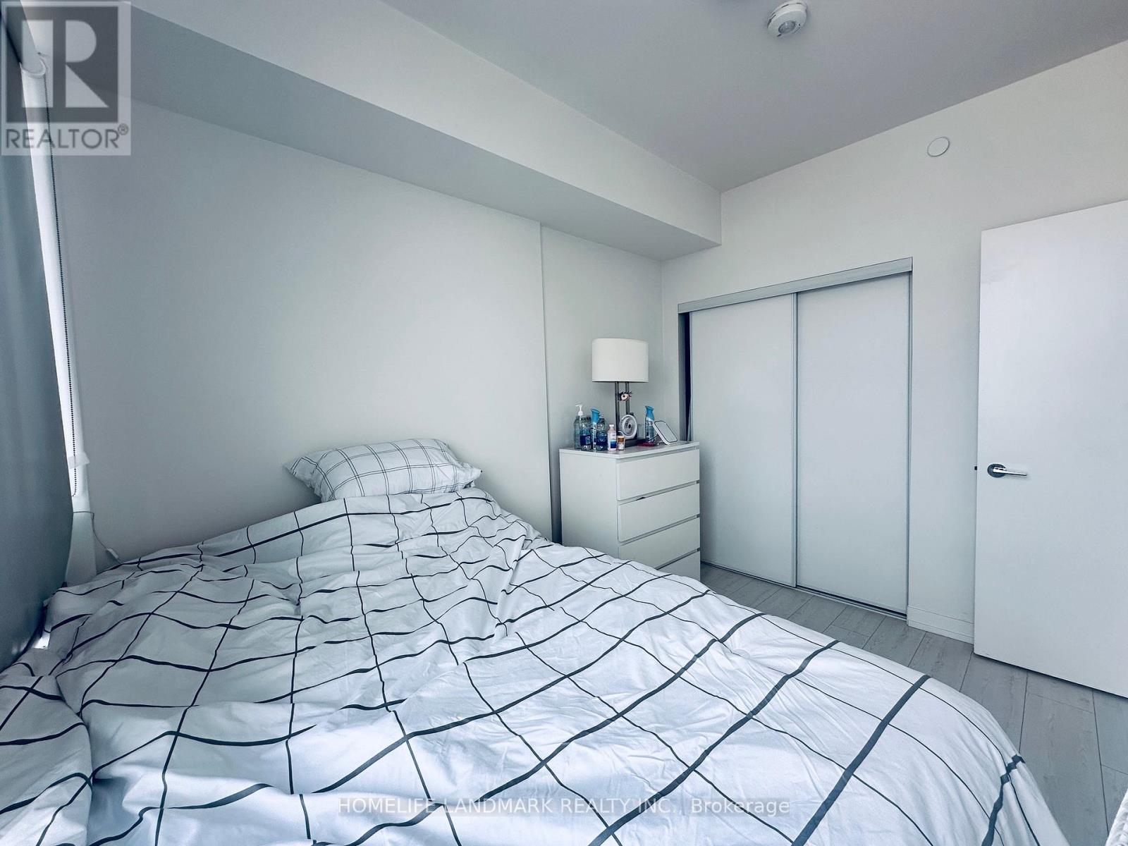 1103 - 10 De Boers Drive, Toronto, Ontario  M3J 0L6 - Photo 11 - W12980440