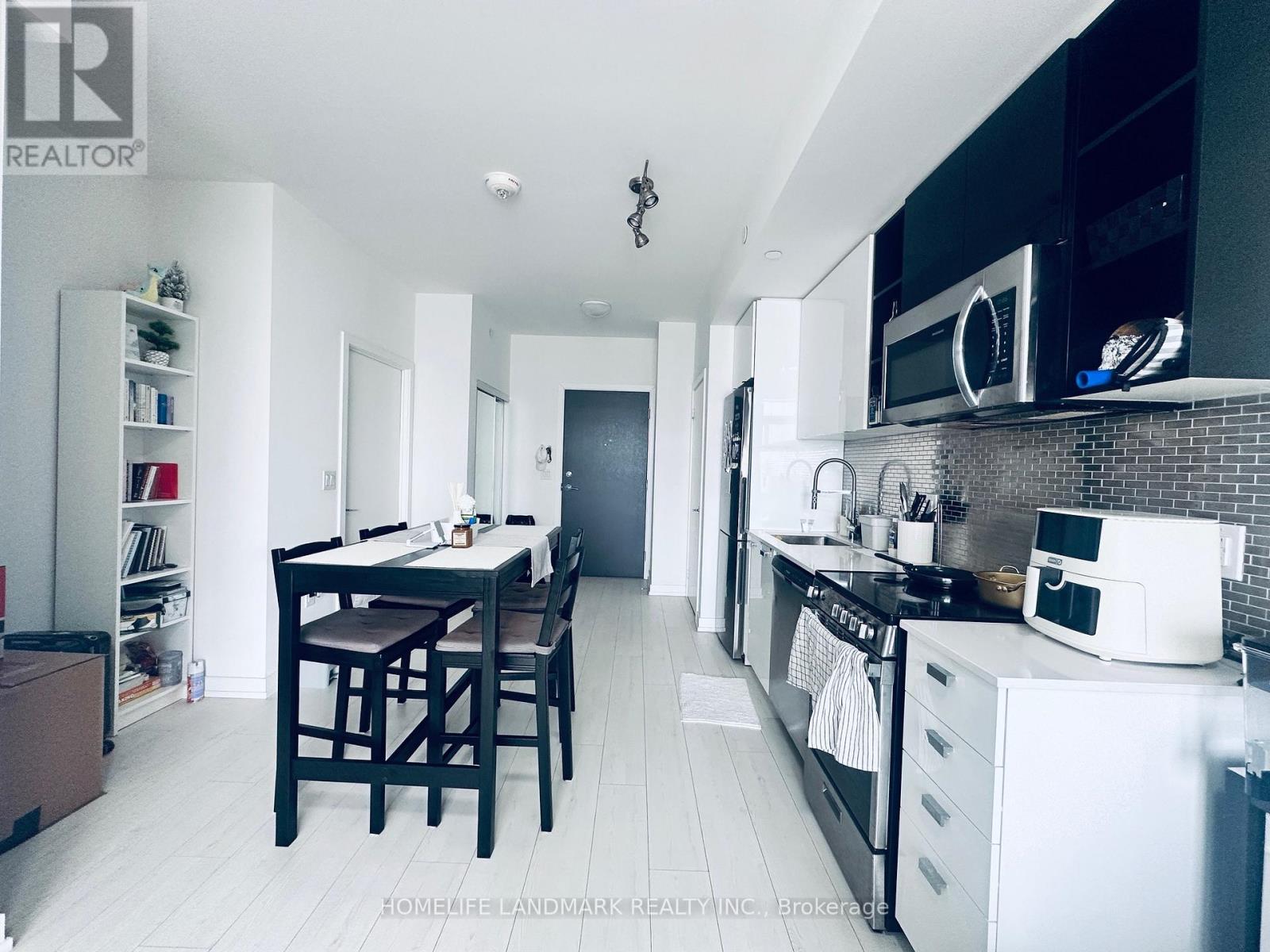 1103 - 10 De Boers Drive, Toronto, Ontario  M3J 0L6 - Photo 14 - W12980440