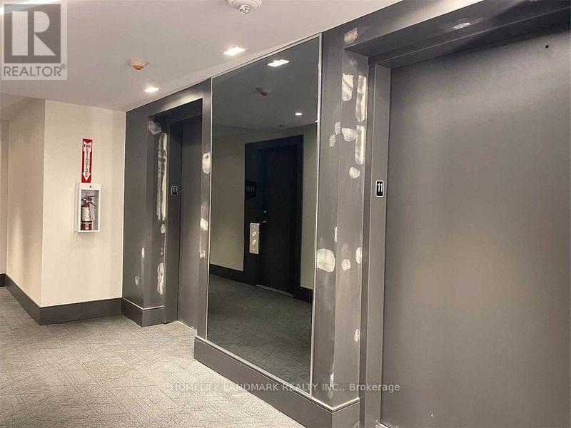 1103 - 10 De Boers Drive, Toronto, Ontario  M3J 0L6 - Photo 33 - W12980440