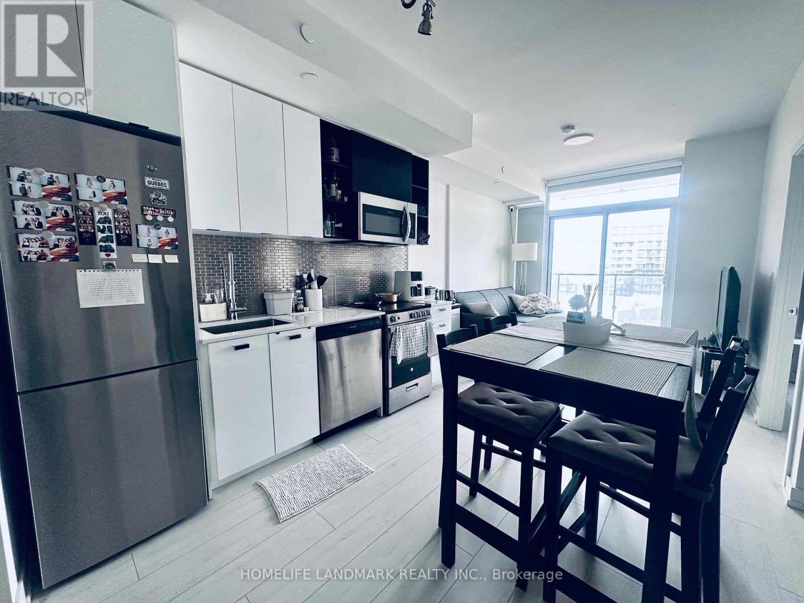 1103 - 10 De Boers Drive, Toronto, Ontario  M3J 0L6 - Photo 4 - W12980440