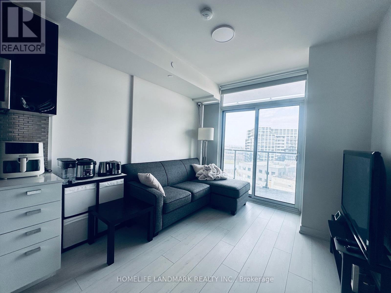 1103 - 10 De Boers Drive, Toronto, Ontario  M3J 0L6 - Photo 7 - W12980440