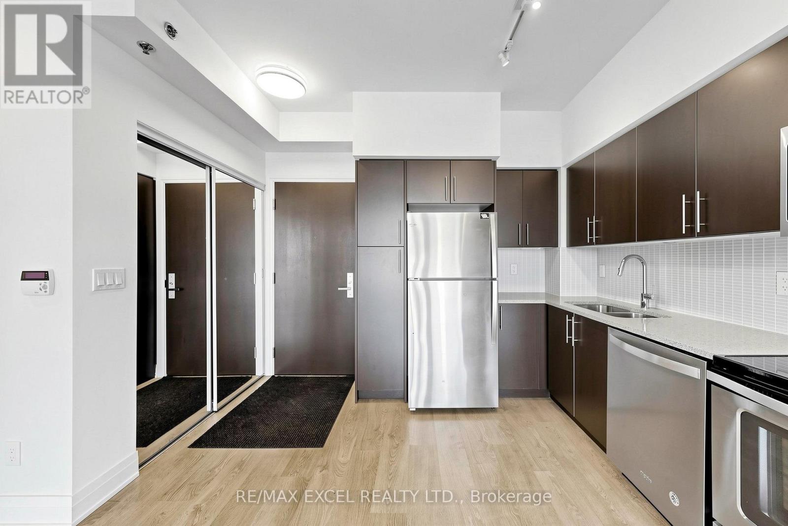 1702 - 55 Speers Road, Oakville, Ontario  L6K 0H9 - Photo 11 - W12980450