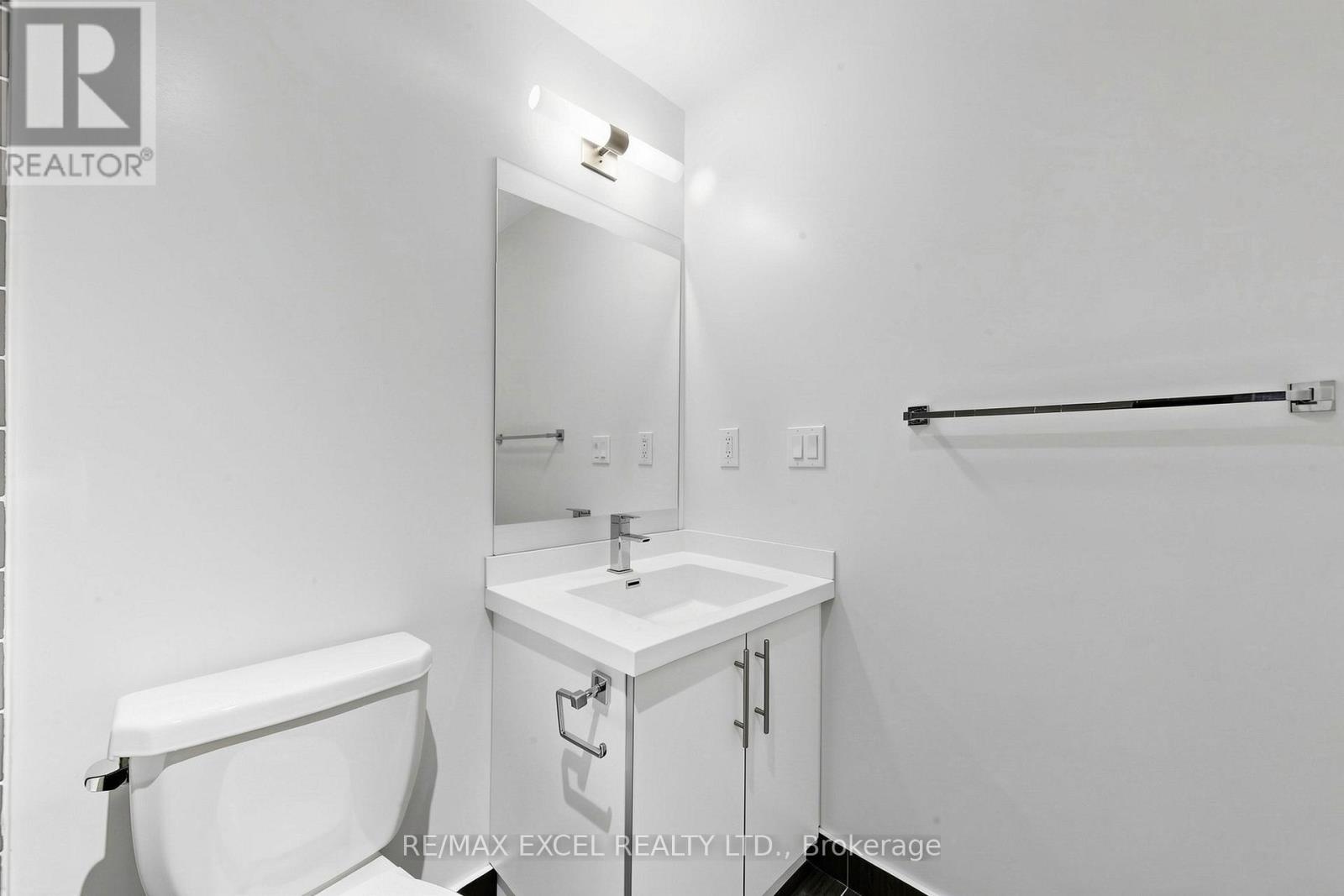 1702 - 55 Speers Road, Oakville, Ontario  L6K 0H9 - Photo 18 - W12980450