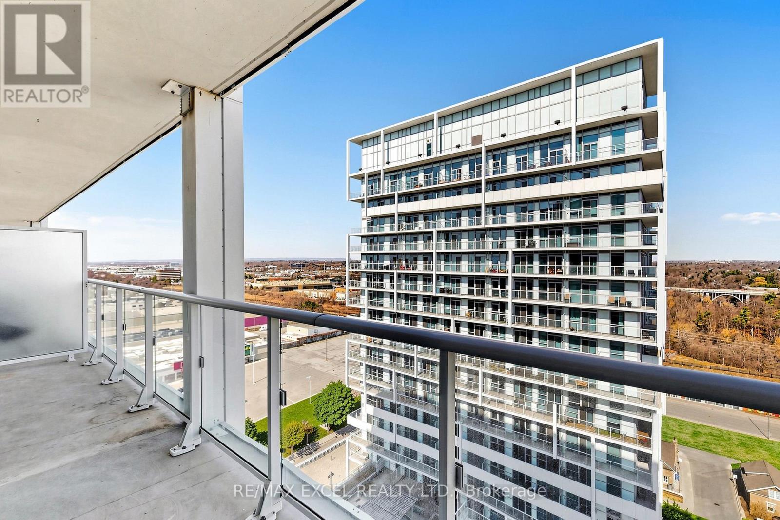 1702 - 55 Speers Road, Oakville, Ontario  L6K 0H9 - Photo 22 - W12980450