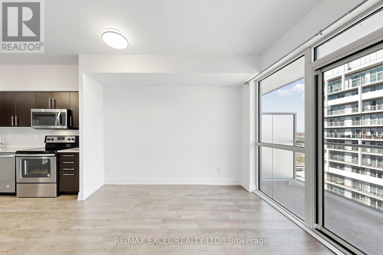 1702 - 55 Speers Road, Oakville, Ontario  L6K 0H9 - Photo 4 - W12980450