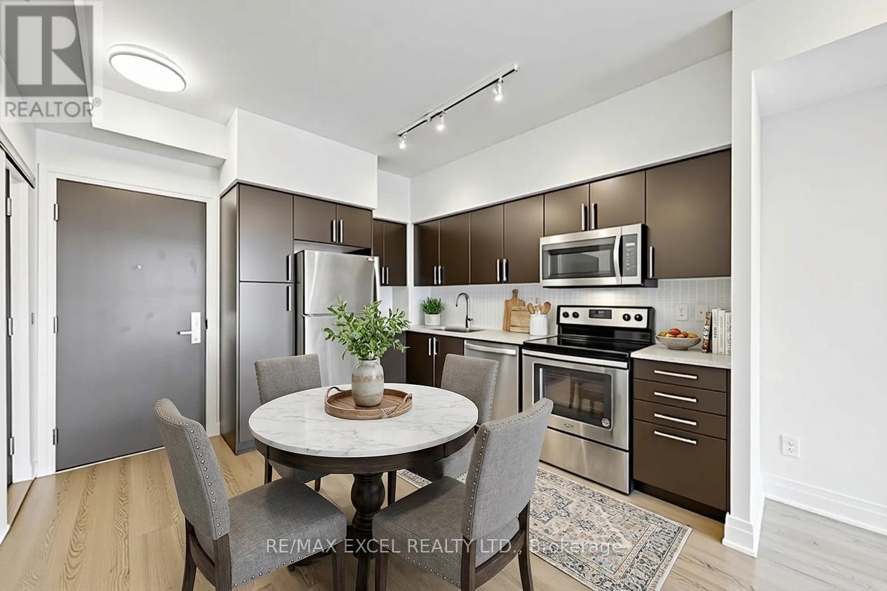 1702 - 55 Speers Road, Oakville, Ontario  L6K 0H9 - Photo 6 - W12980450