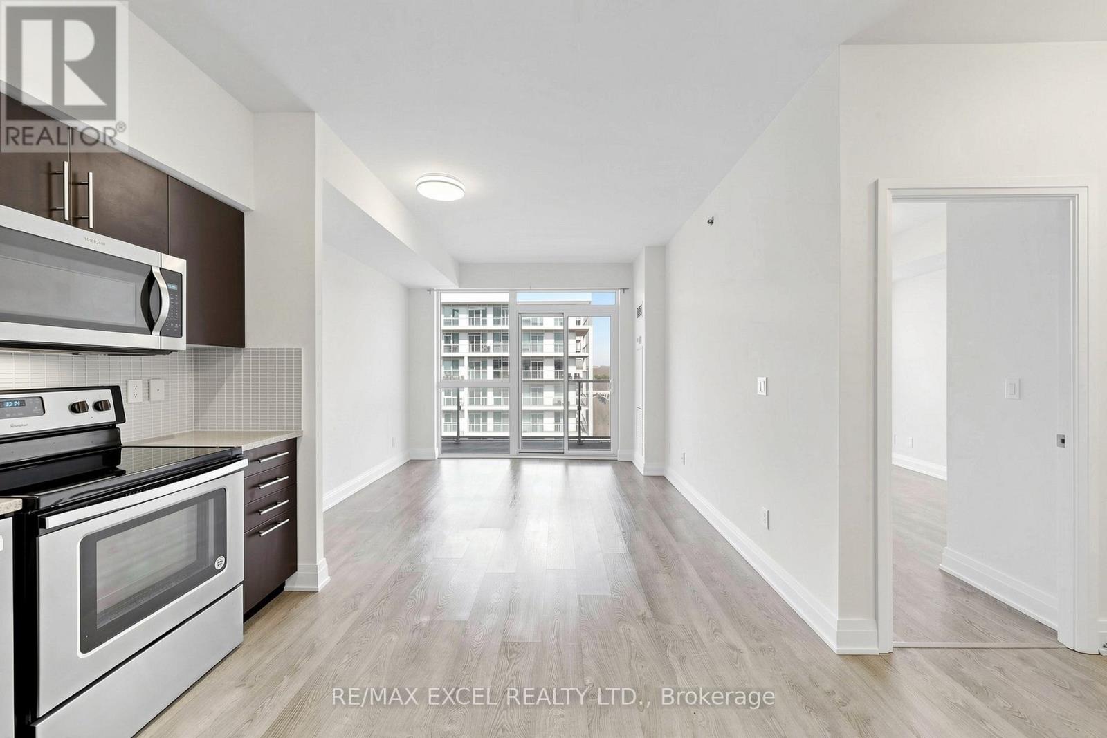 1702 - 55 Speers Road, Oakville, Ontario  L6K 0H9 - Photo 8 - W12980450