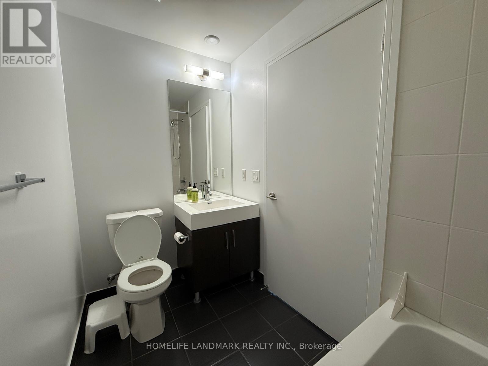 827 - 35 Brian Peck Crescent, Toronto, Ontario  M4G 0A5 - Photo 15 - C12974546