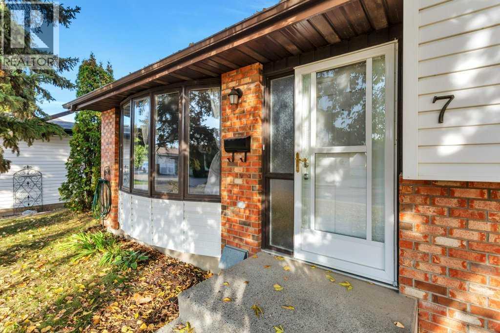 7 Nellis Avenue, Red Deer, Alberta  T4P 2C2 - Photo 2 - A2297142