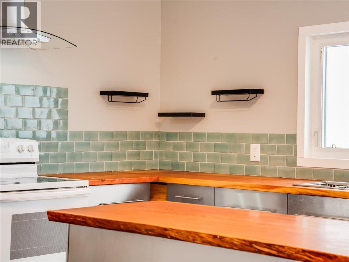 2043 Park Street, Rossland, British Columbia  V0G 1Y0 - Photo 10 - 10379188