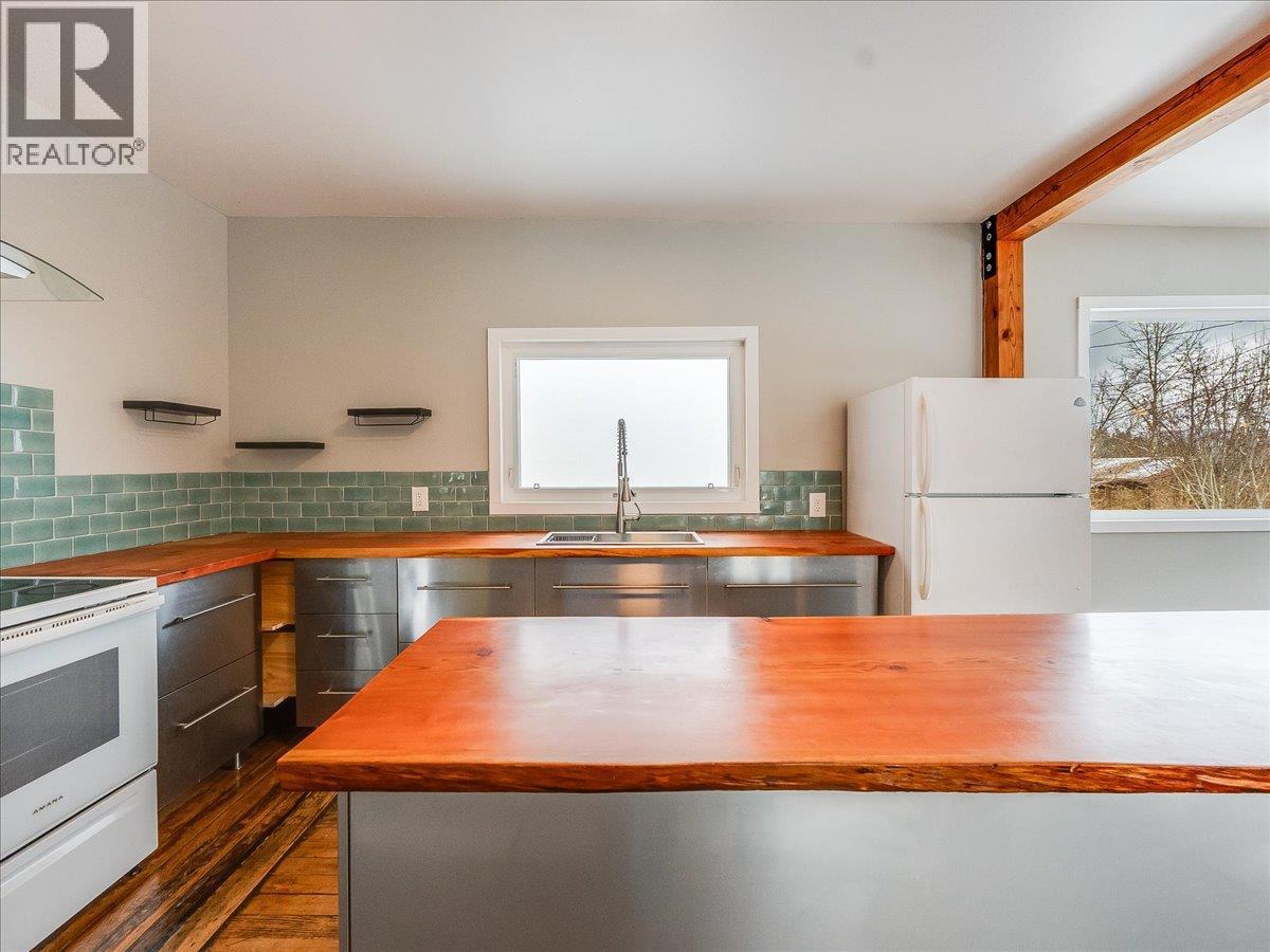 2043 Park Street, Rossland, British Columbia  V0G 1Y0 - Photo 11 - 10379188