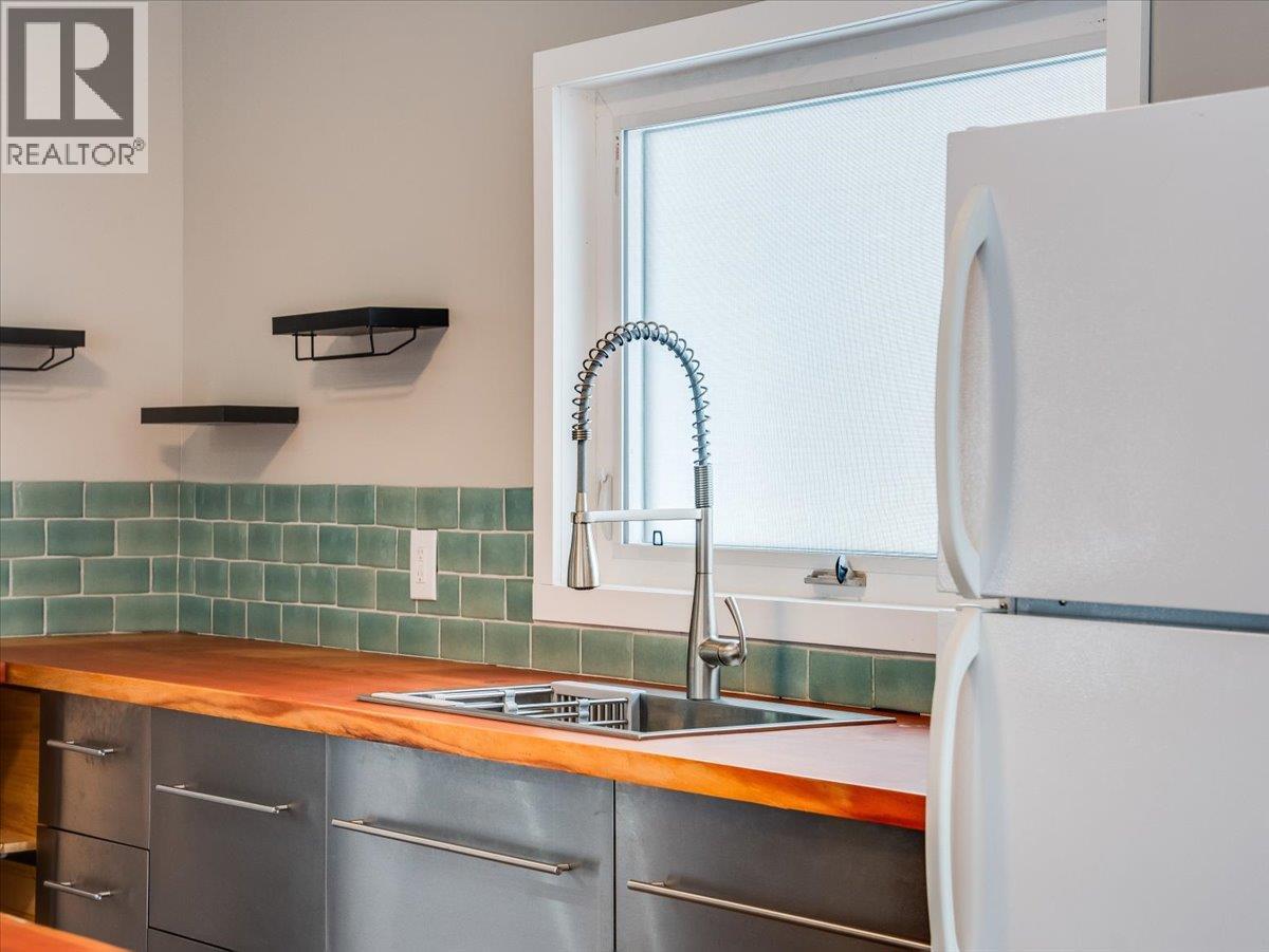 2043 Park Street, Rossland, British Columbia  V0G 1Y0 - Photo 6 - 10379188