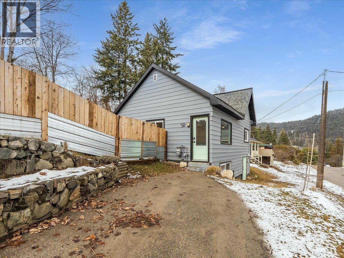 2043 Park Street, Rossland, British Columbia  V0G 1Y0 - Photo 14 - 10379188