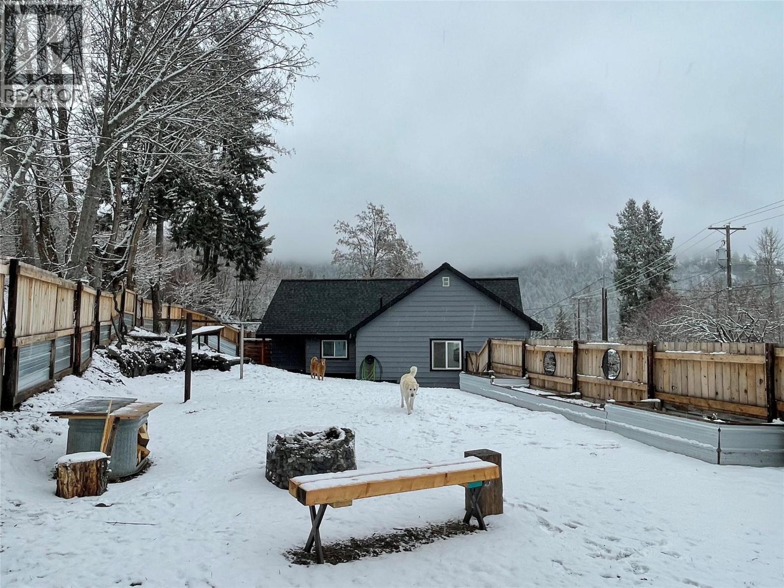 2043 Park Street, Rossland, British Columbia  V0G 1Y0 - Photo 15 - 10379188