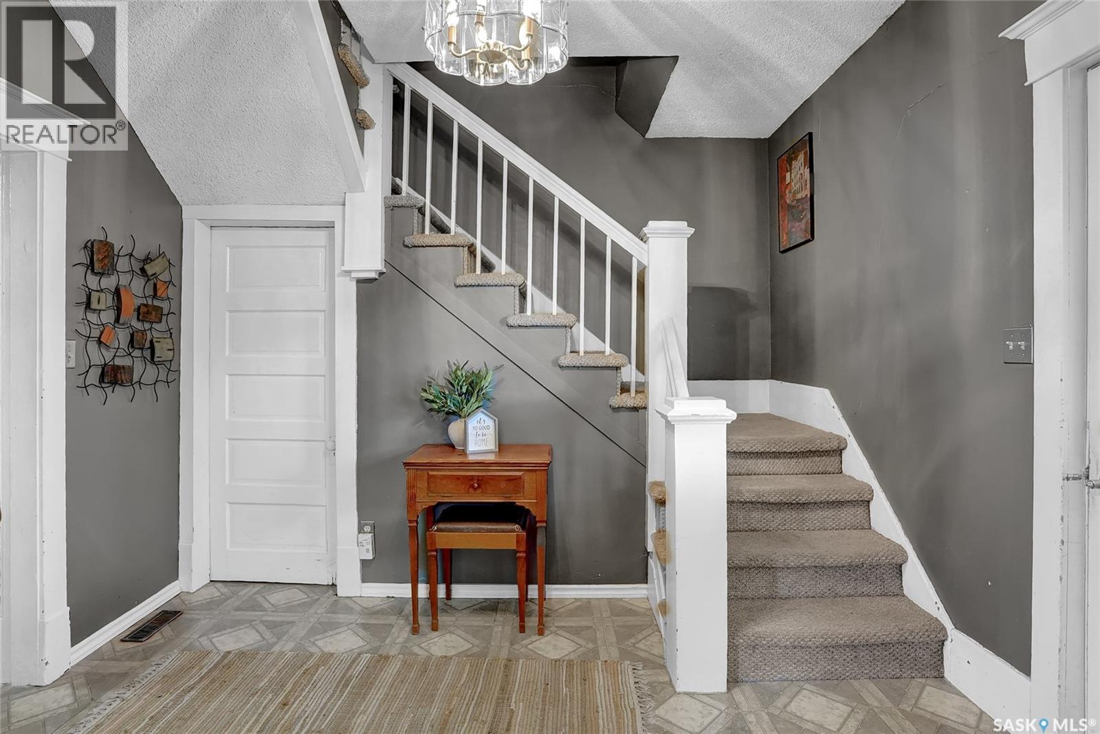 1127 2nd Avenue Nw, Moose Jaw, Saskatchewan  S6H 3R4 - Photo 6 - SK032267