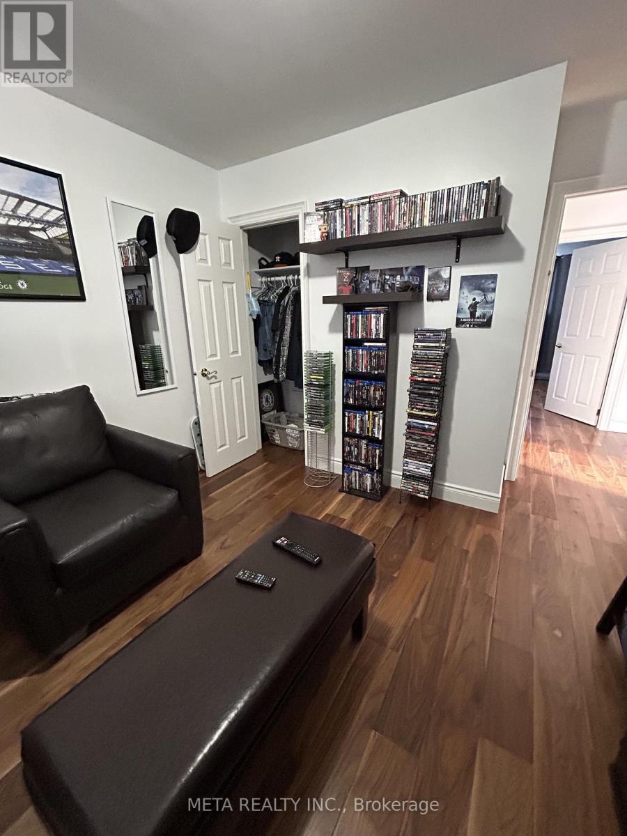 Main Floor - 22 Garfield Crescent, Brampton, Ontario  L6V 1V8 - Photo 10 - W12847150