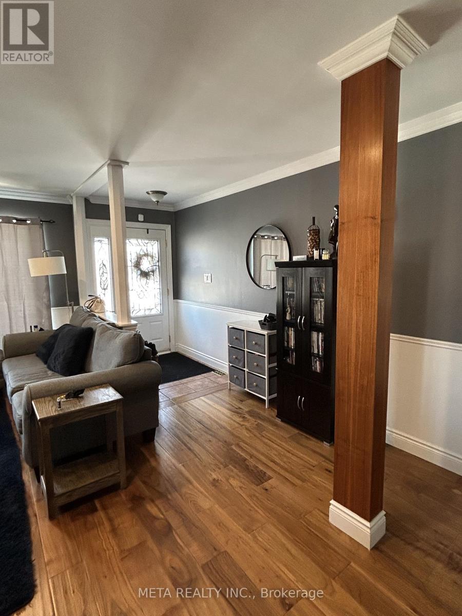 Main Floor - 22 Garfield Crescent, Brampton, Ontario  L6V 1V8 - Photo 3 - W12847150