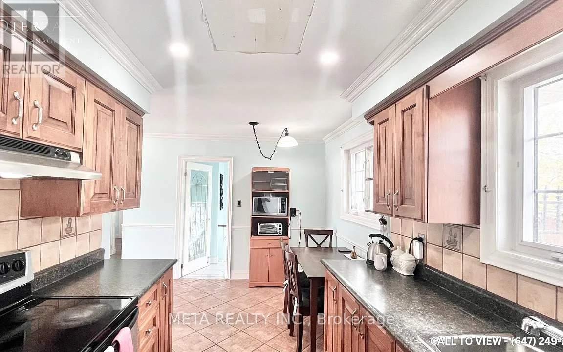 Main Floor - 22 Garfield Crescent, Brampton, Ontario  L6V 1V8 - Photo 6 - W12847150