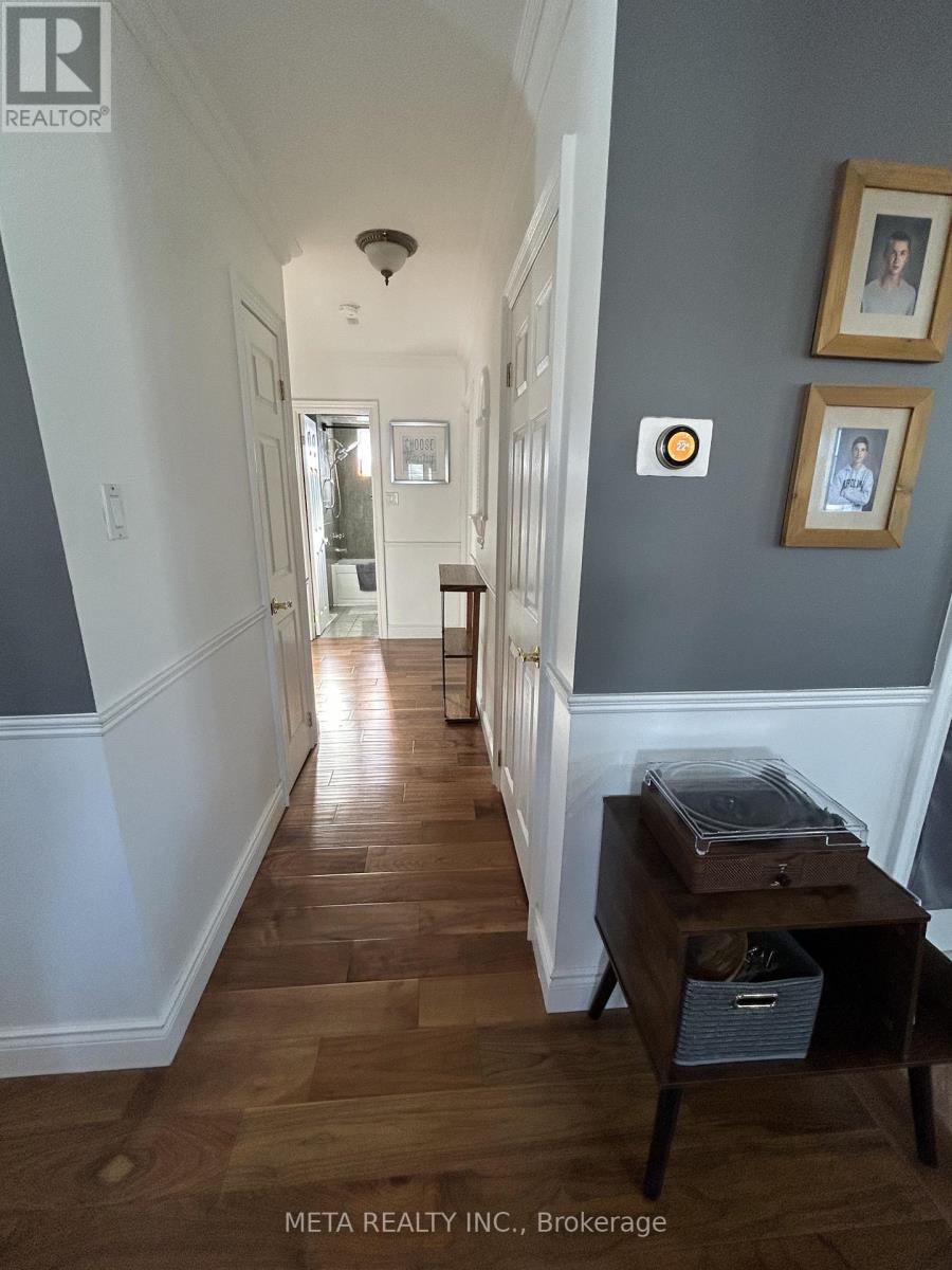 Main Floor - 22 Garfield Crescent, Brampton, Ontario  L6V 1V8 - Photo 7 - W12847150