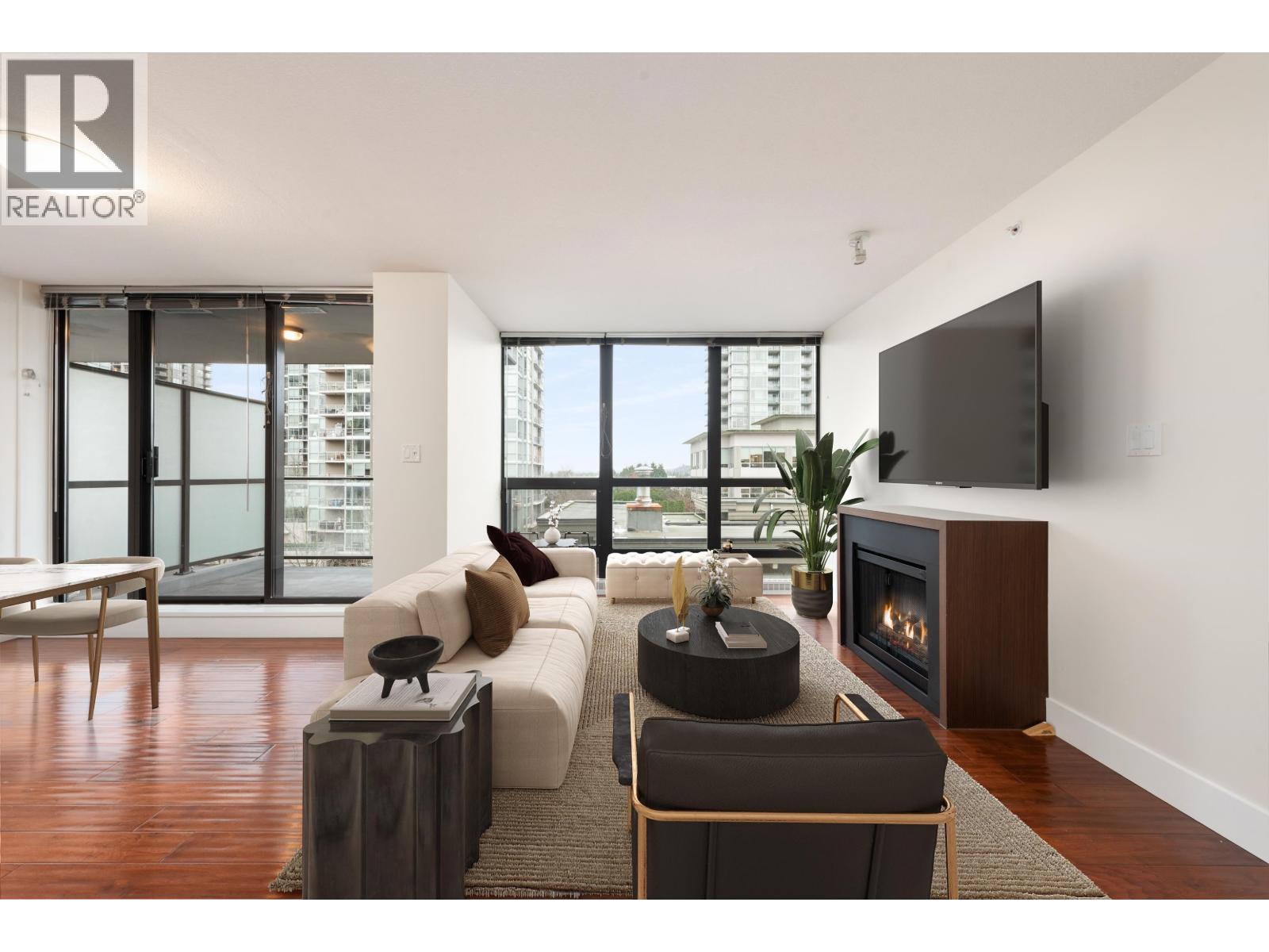 705 2959 Glen Drive, Coquitlam, British Columbia  V3B 0B8 - Photo 2 - R3109661