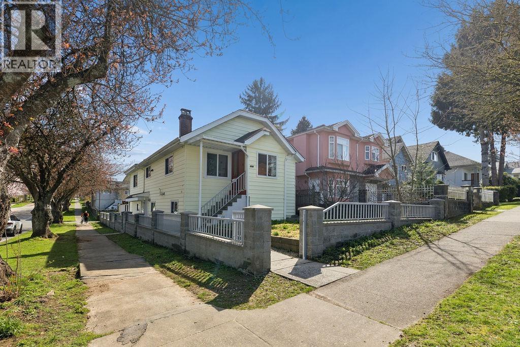 3708 DUMFRIES STREET, Vancouver, British Columbia