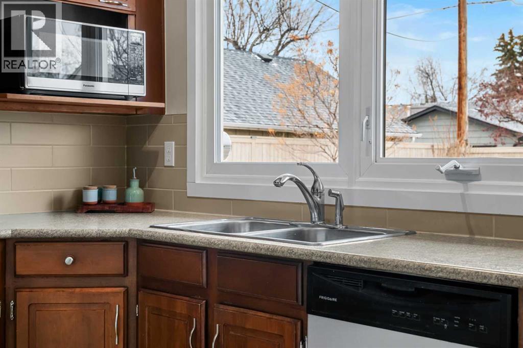 247 Parkwood Close SE, Calgary, Alberta  T2J 3V8 - Photo 14 - A2298324