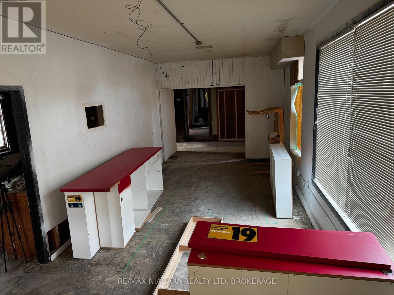 34 Avenue Place, Welland, Ontario  L3B 4B1 - Photo 4 - X12968478