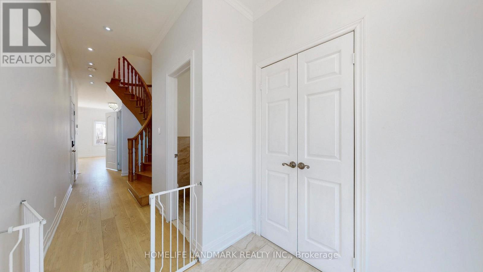 32 Arco Circle, Vaughan, Ontario  L6A 3Z7 - Photo 6 - N12980506