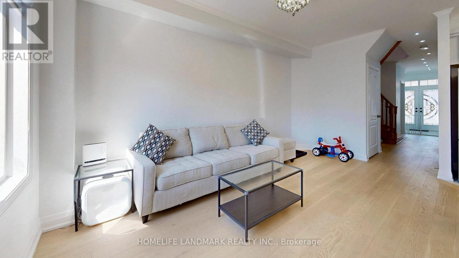 32 Arco Circle, Vaughan, Ontario  L6A 3Z7 - Photo 7 - N12980506