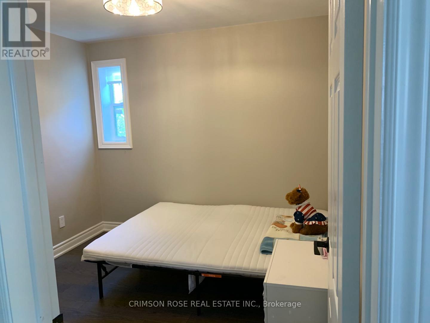 Upper Level - 299 Southview Road, Oakville, Ontario  L6K 2P2 - Photo 15 - W12980500