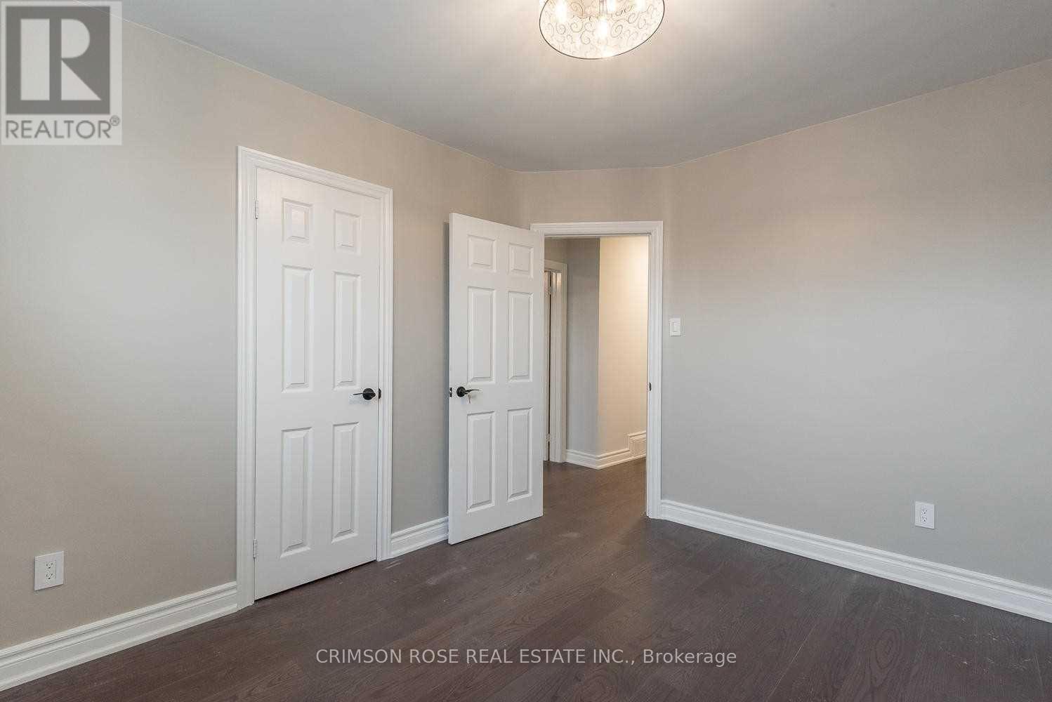 Upper Level - 299 Southview Road, Oakville, Ontario  L6K 2P2 - Photo 16 - W12980500