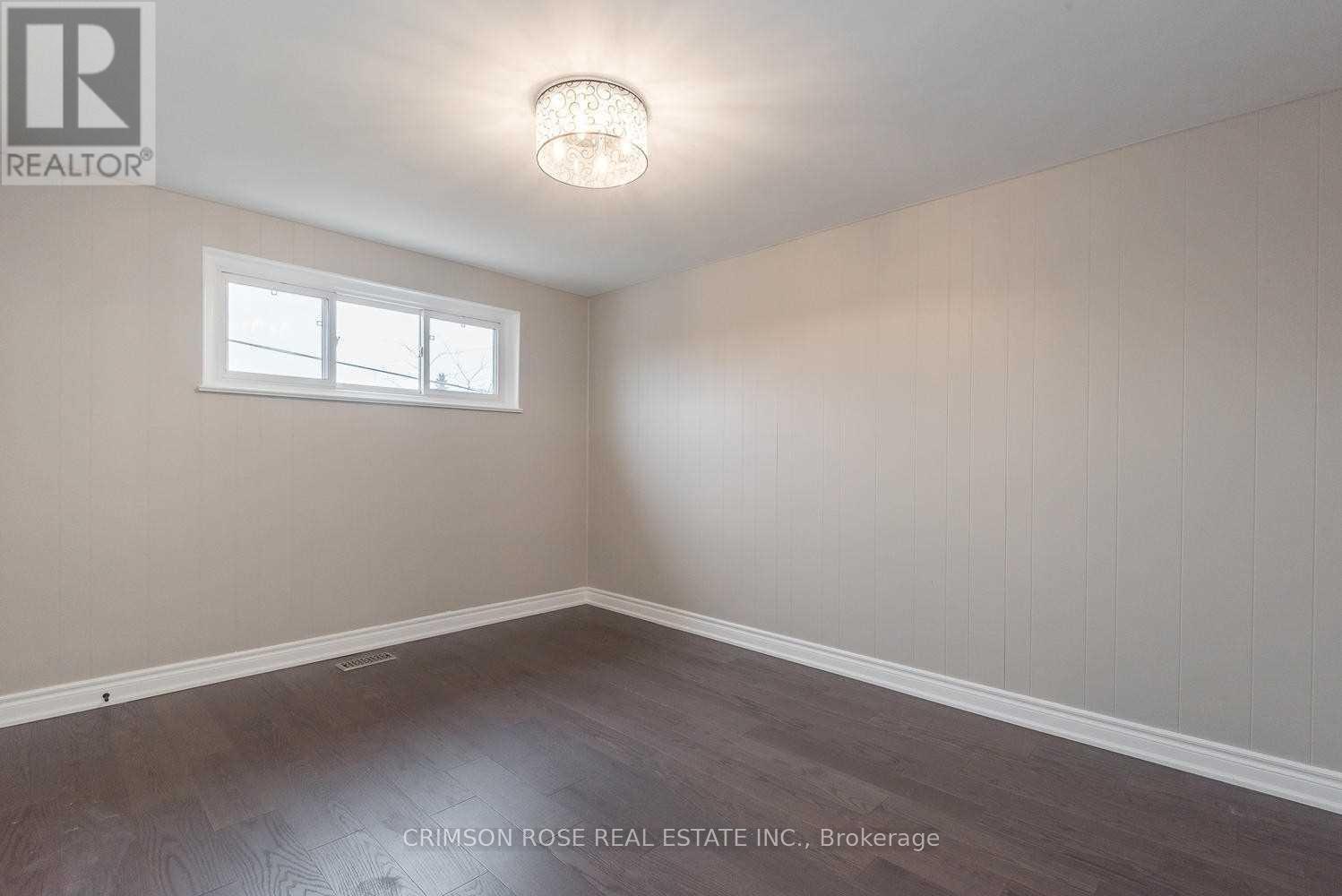 Upper Level - 299 Southview Road, Oakville, Ontario  L6K 2P2 - Photo 17 - W12980500