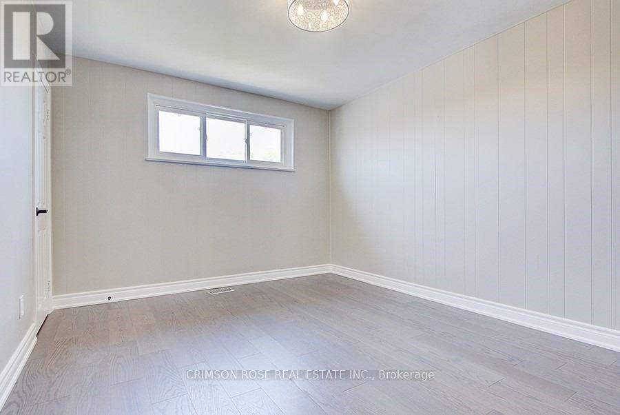 Upper Level - 299 Southview Road, Oakville, Ontario  L6K 2P2 - Photo 19 - W12980500