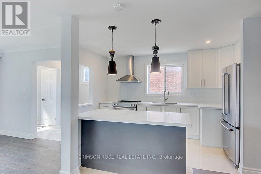 Upper Level - 299 Southview Road, Oakville, Ontario  L6K 2P2 - Photo 3 - W12980500