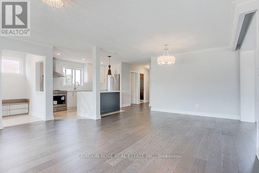 Upper Level - 299 Southview Road, Oakville, Ontario  L6K 2P2 - Photo 7 - W12980500