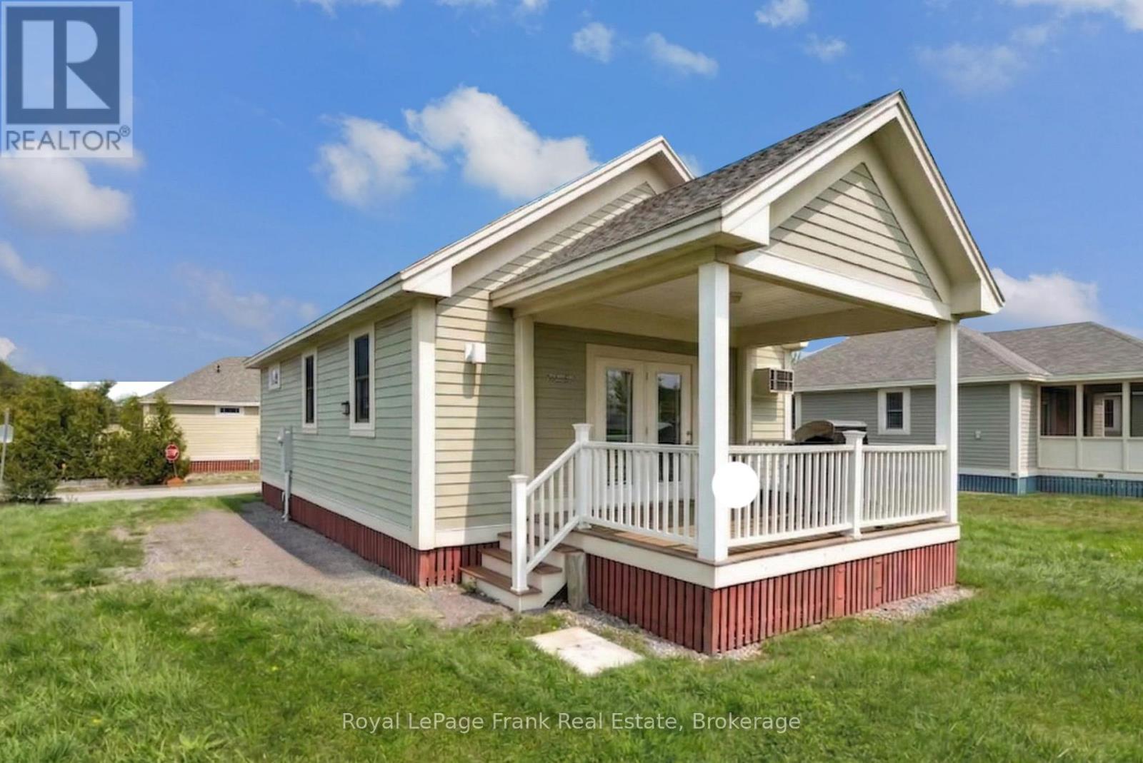 52 - 11 Butternut Lane, Prince Edward County, Ontario  K0K 1P0 - Photo 2 - X12980492