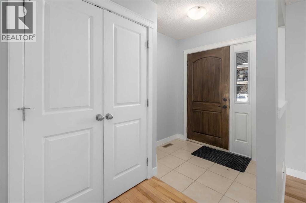 7 Clydesdale Place, Cochrane, Alberta  T4C 0M4 - Photo 4 - A2294674