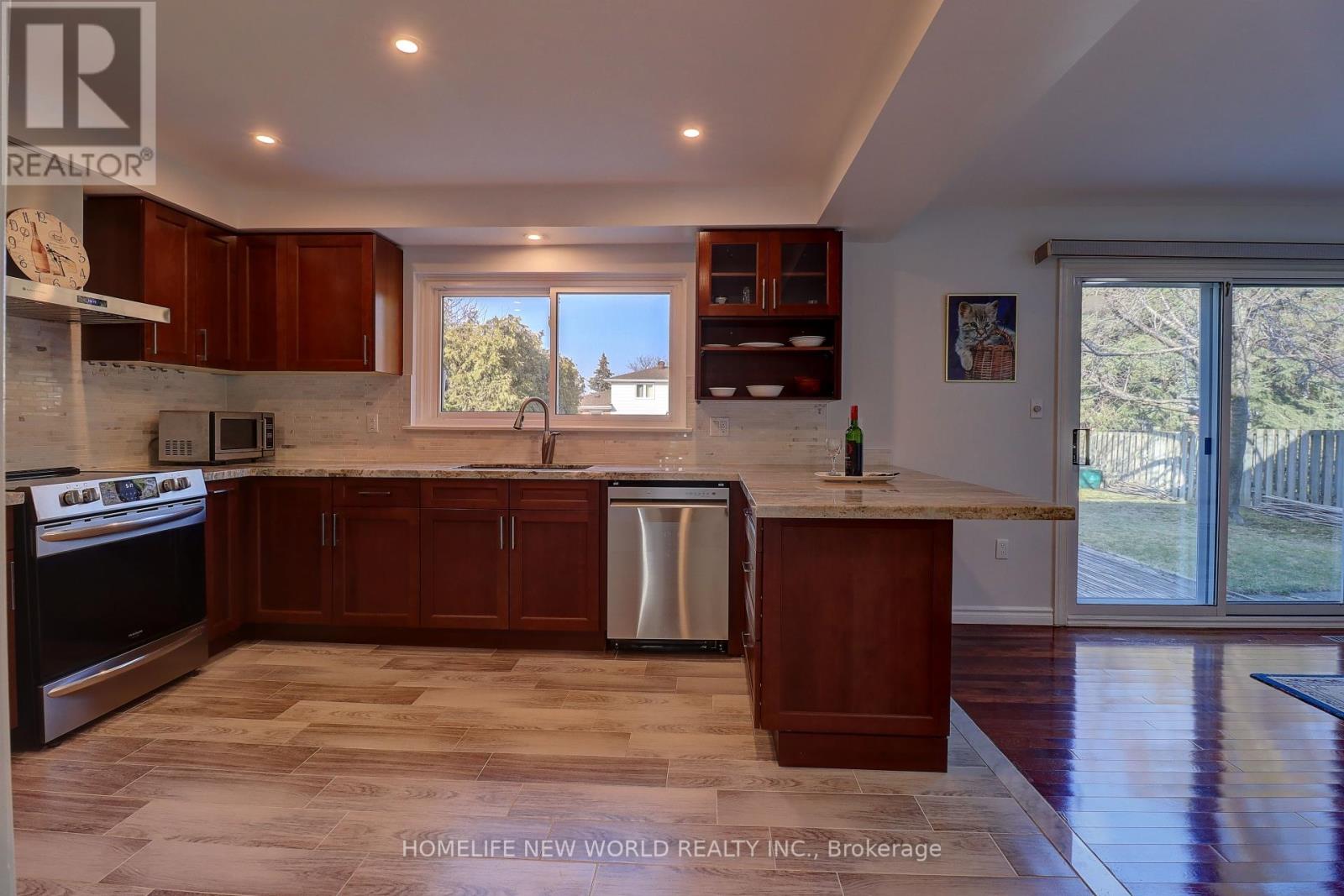 29 Deepdale Drive, Toronto, Ontario  M1S 2N3 - Photo 8 - E12980522