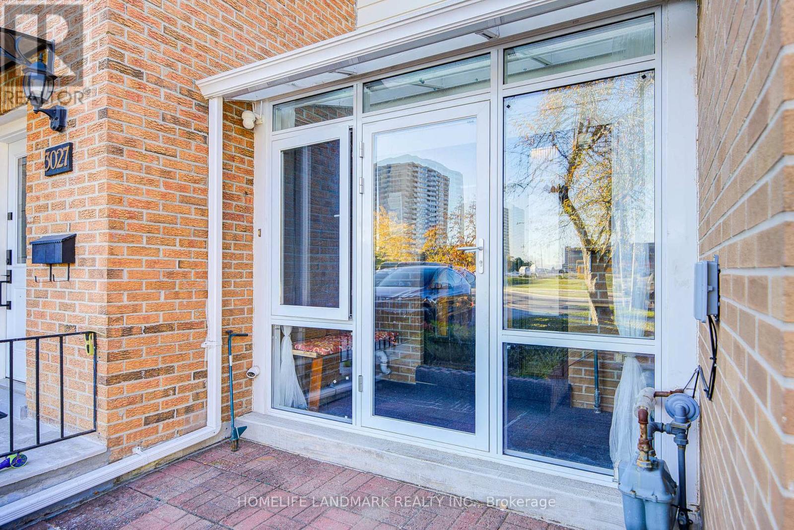 3025 Bridletowne Circle, Toronto, Ontario  M1W 2C9 - Photo 8 - E12980552