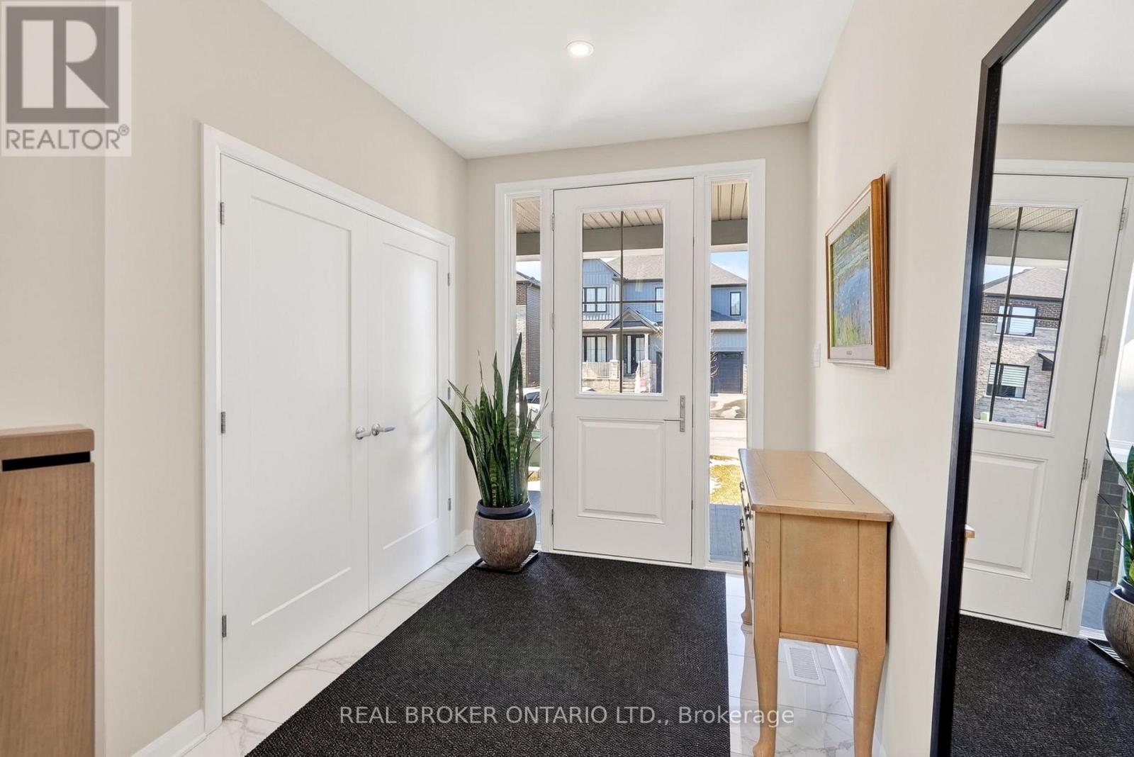 548 Anchor Circle, Ottawa, Ontario  K2B 7Z5 - Photo 2 - X12980536