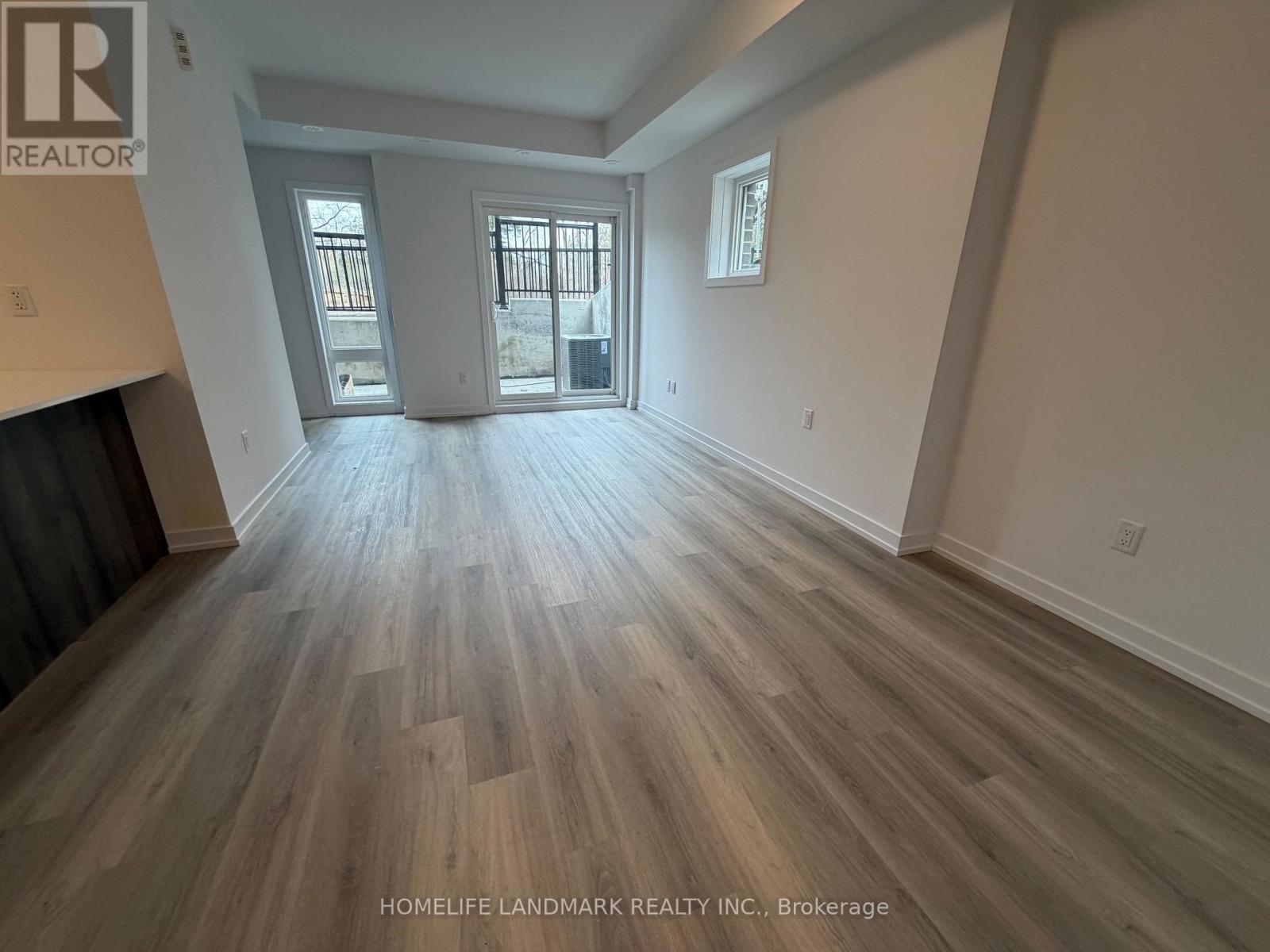 318 - 5 Bancroft Lane, Richmond Hill, Ontario  L4E 1M1 - Photo 2 - N12980514