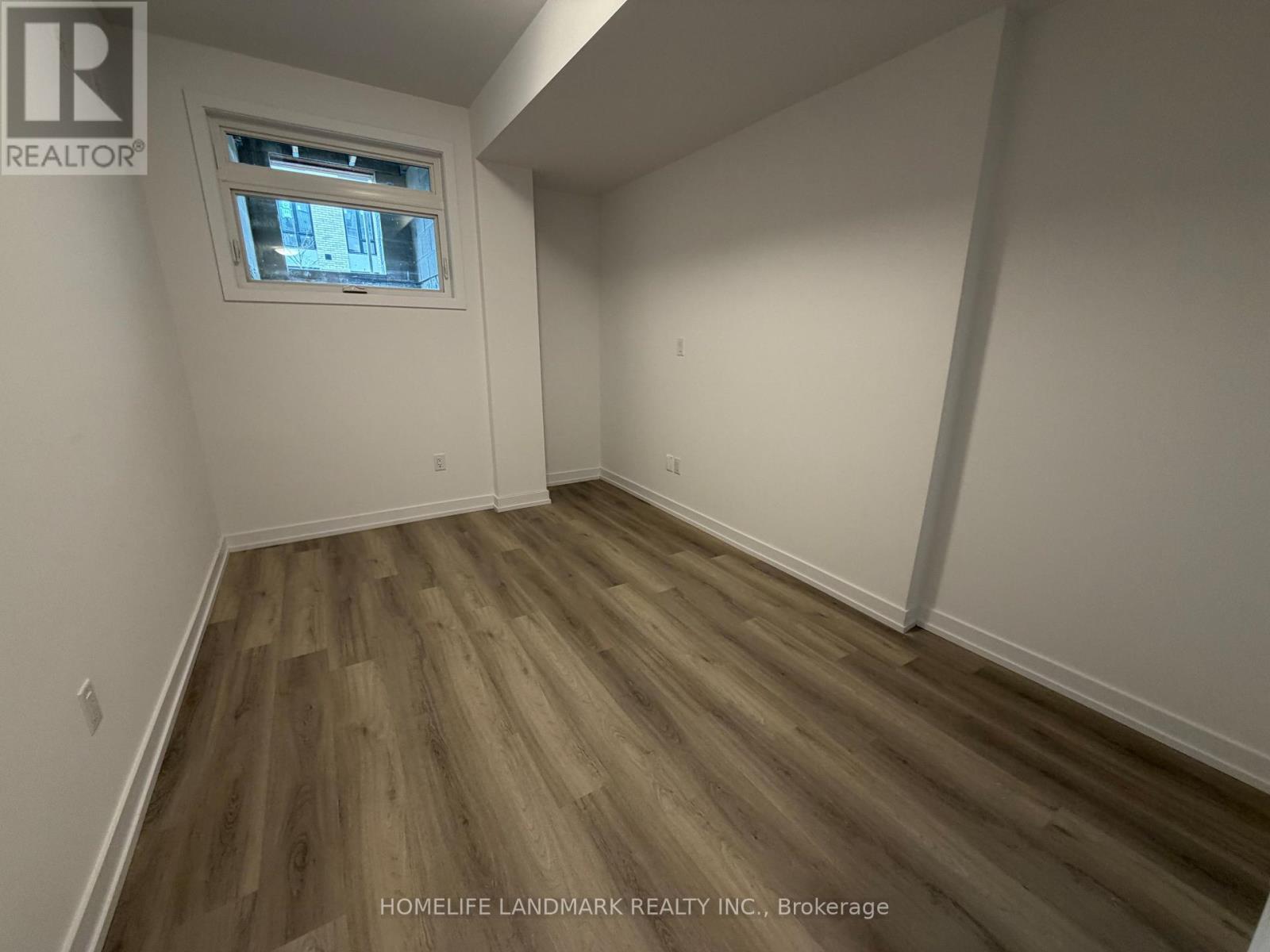 318 - 5 Bancroft Lane, Richmond Hill, Ontario  L4E 1M1 - Photo 3 - N12980514