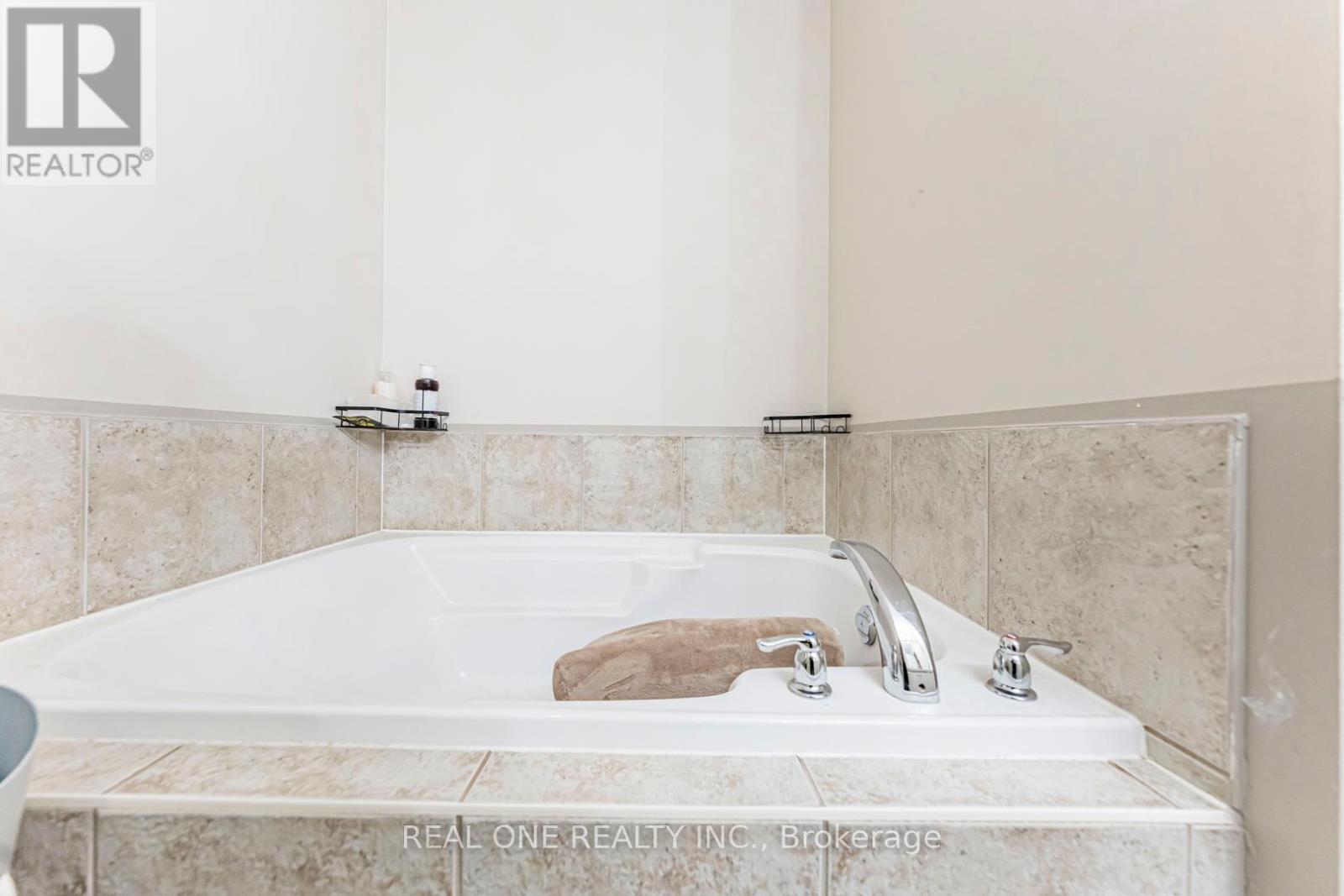 37 Bilbrough Street, Aurora, Ontario  L4G 7W3 - Photo 17 - N12980528