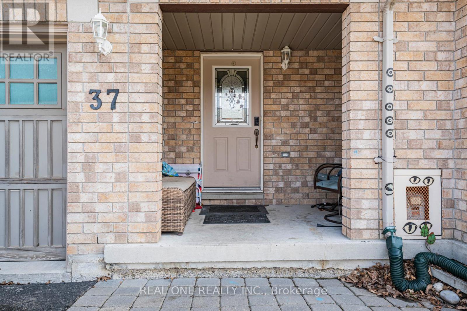 37 Bilbrough Street, Aurora, Ontario  L4G 7W3 - Photo 3 - N12980528